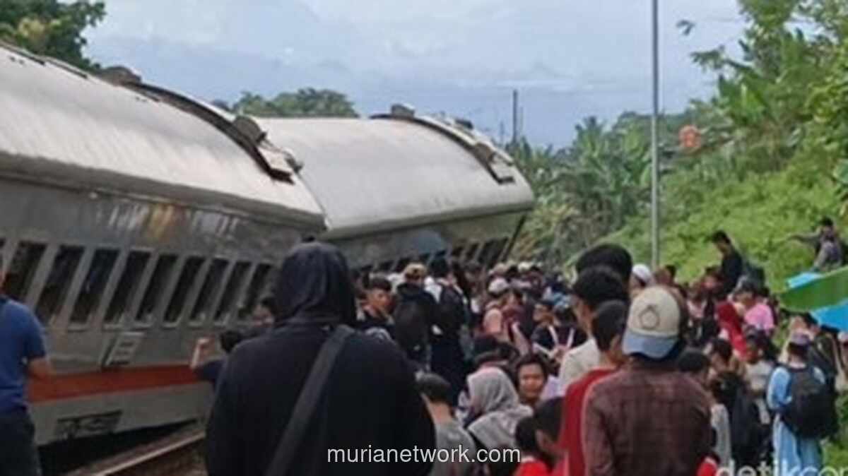 Anjloknya KA Bangunkarta di Brebes Kacaukan Lalu Lintas, 27 Perjalanan KA Dibatalkan dan Terhenti