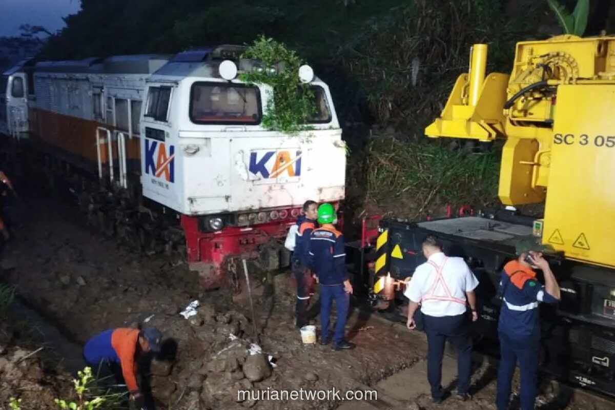 Lalu Lintas Kereta di Lintas Maswati-Sasaksaat Kembali Normal Usai Longsor