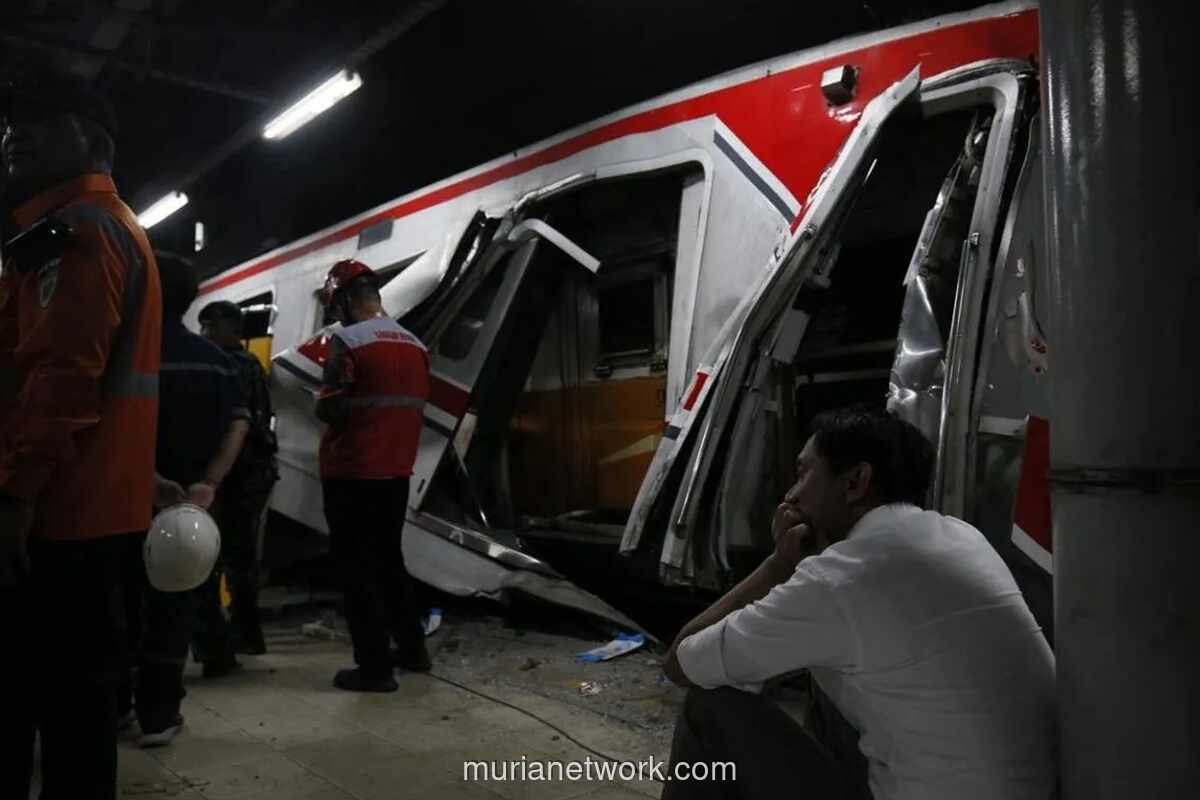 KAI Hentikan Sementara Seluruh Perjalanan Kereta di Stasiun Bekasi Timur Demi Evakuasi Tabrakan Argo Bromo Anggrek dan KRL