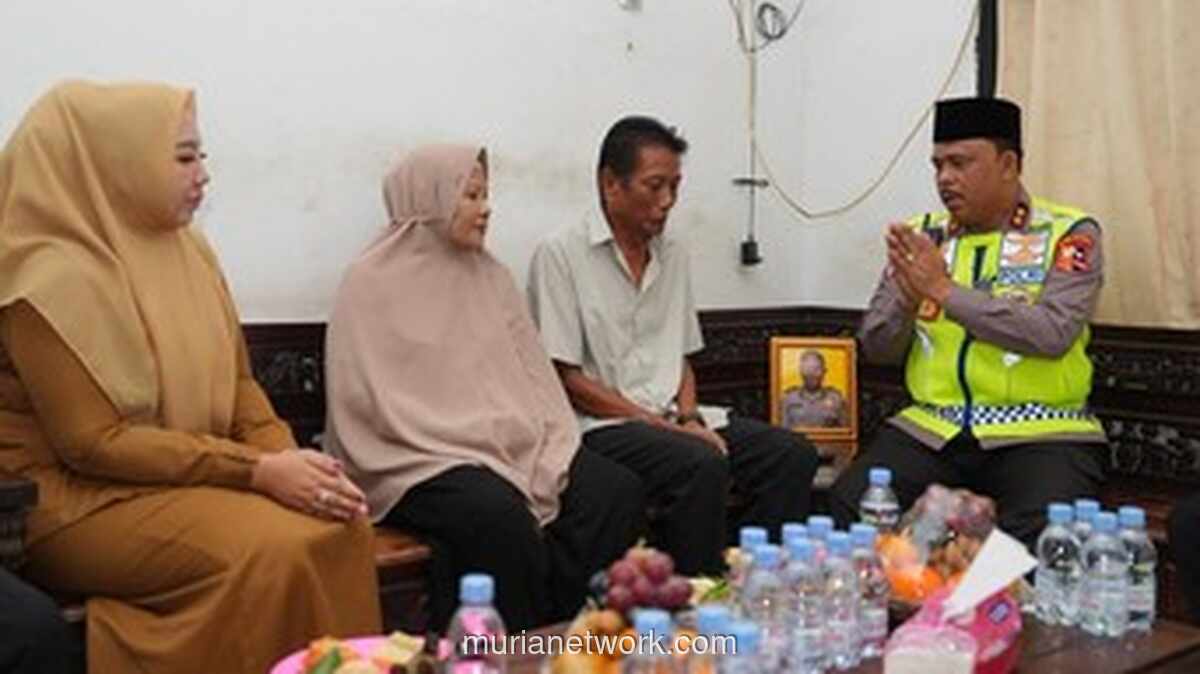 Kakorlantas Polri Sampaikan Duka ke Keluarga Almarhum Bripka Fajar Permana