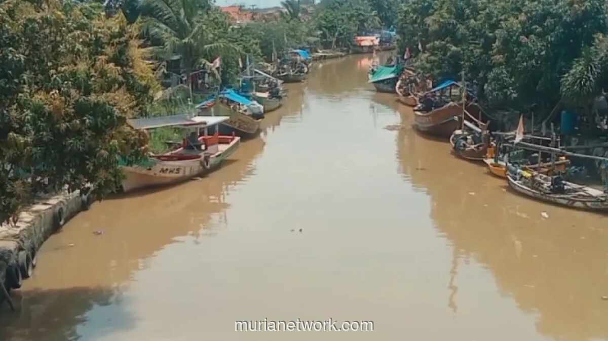 Sampah dan Pendangkalan Parah Ancam Mata Pencaharian Nelayan di Kali Blanakan Subang