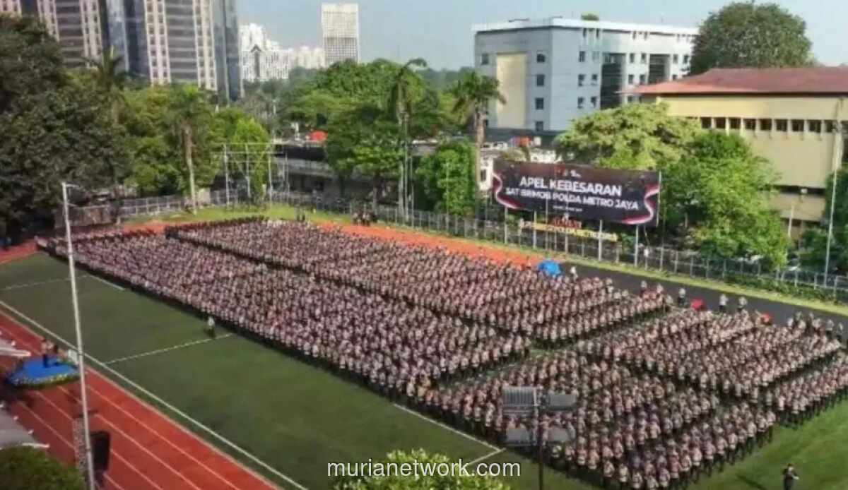 Kapolda Metro Jaya Tegaskan Brimob Harus Tegas Tanpa Arogan