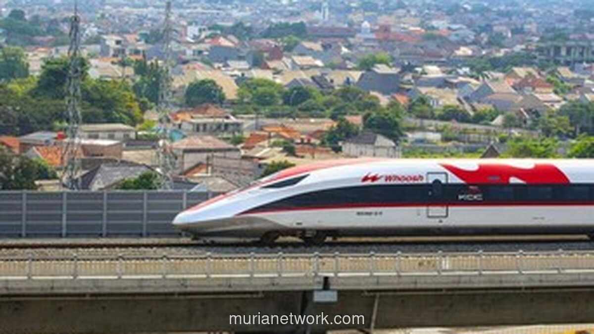 Cuaca Ekstrem di Bandung Paksa Kereta Cepat Whoosh Berhenti Darurat