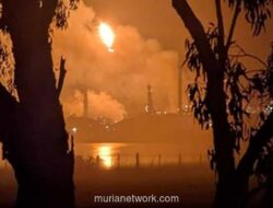 Kebakaran Besar Landa Kilang Minyak Penting di Geelong, Pasokan Energi Australia Terancam