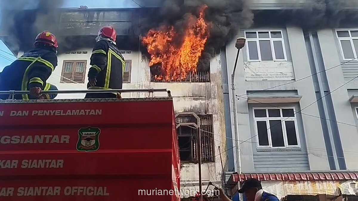 Kebakaran Hanguskan Ruko Grosir Sepatu di Pematangsiantar, Tak Ada Korban Jiwa