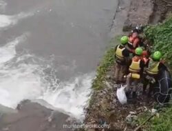 Satu Hilang Diterjang Arus Usai Kecelakaan di Jembatan Sungai Pelus Banyumas