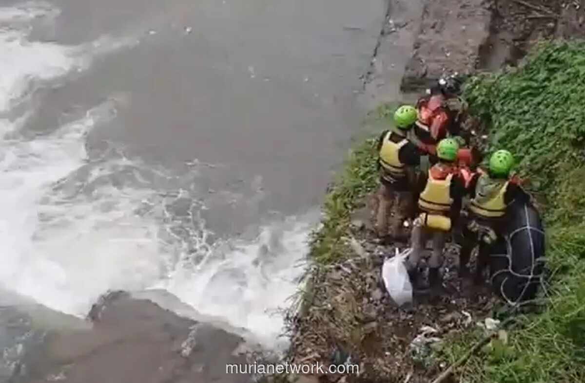 Satu Hilang Diterjang Arus Usai Kecelakaan di Jembatan Sungai Pelus Banyumas