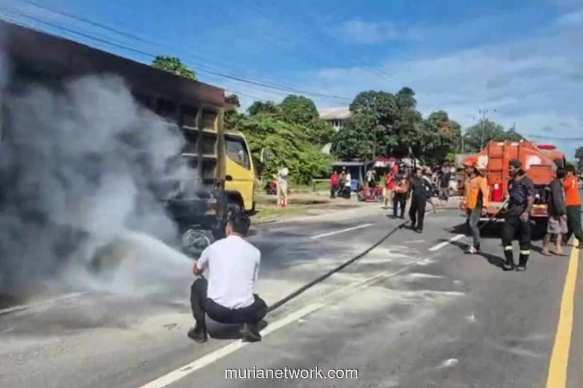 Tabrakan Motor dan Truk di Palangka Raya Berujung Kobaran Api, 1 Orang Luka