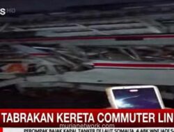 KRL Tabrakan dengan KA Jarak Jauh di Stasiun Bekasi, Evakuasi Penumpang Berlangsung