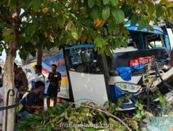 Sopir Truk Tewas dalam Tabrakan dengan Bus Mogok di Jalur Madiun-Surabaya