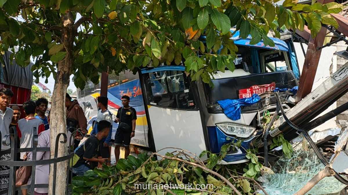 Sopir Truk Tewas dalam Tabrakan dengan Bus Mogok di Jalur Madiun-Surabaya