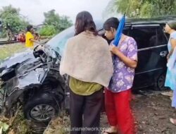 Minibus Mogok di Rel Ditabrak Kereta Api Putri Deli di Kisaran, Sopir Selamat