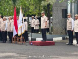 Wamen Haji Lepas Petugas Kloter Pertama yang Bertugas Terlama ke Arab Saudi