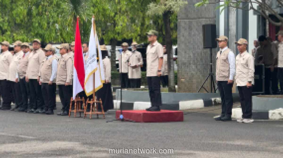 Wamen Haji Lepas Petugas Kloter Pertama yang Bertugas Terlama ke Arab Saudi