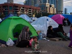 Warga Lebanon Selatan Mengungsi, Hidup di Antara Dua Tenda di Beirut