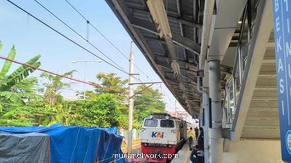 Dua Jalur di Stasiun Bekasi Timur Kembali Dilintasi Kereta Jarak Jauh Usai Tabrakan Maut