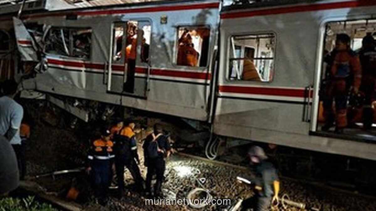 Basarnas Potong Gerbong KRL untuk Evakuasi Penumpang Terjepit di Stasiun Bekasi Timur, Empat Tewas