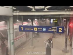 Tabrakan KA Argo Bromo dan KRL di Stasiun Bekasi Timur, Evakuasi Korban Berlangsung