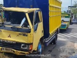 Truk Pupuk Terguling Timpa Motor di Pangkalpinang, Suami Istri Tewas, Balita Selamat