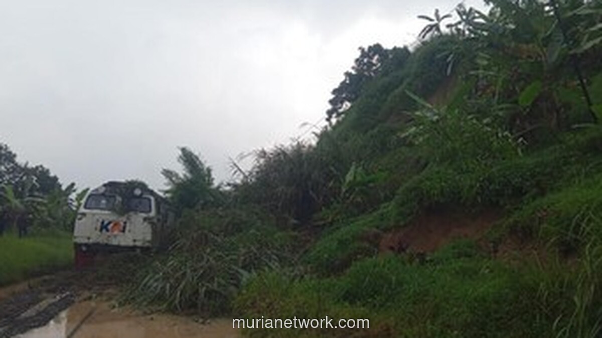 Longsor Tutup Rel, KA Ciremai Terhenti di Bandung Barat