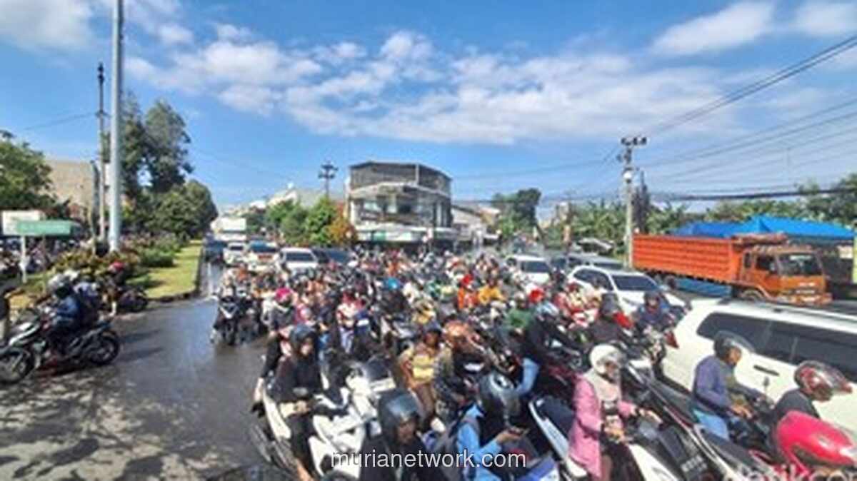 Banjir Rendam Jalan, Macet Parah Landa Ruas Solo Baru-Sukoharjo