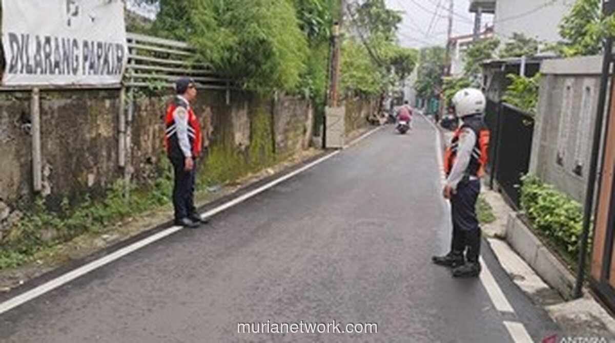 Gubernur DKI Copot Pejabat Diduga Pakai Foto AI untuk Tanggapi Aduan Warga
