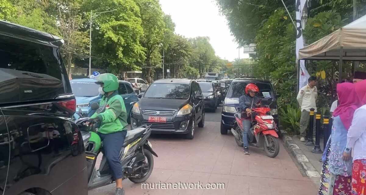 Kemacetan Parah Landa Kawasan Lapangan Banteng Imbas Gelaran Lebaran Betawi