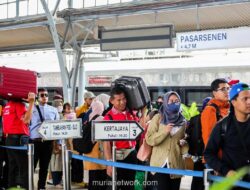 Libur Panjang Jumat Agung, 30 Ribu Penumpang Berangkat dari Stasiun Daop 1 Jakarta