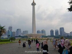 Kuota Puncak Monas Habis, Ribuan Pengunjung Padati Kawasan Saat Libur Panjang