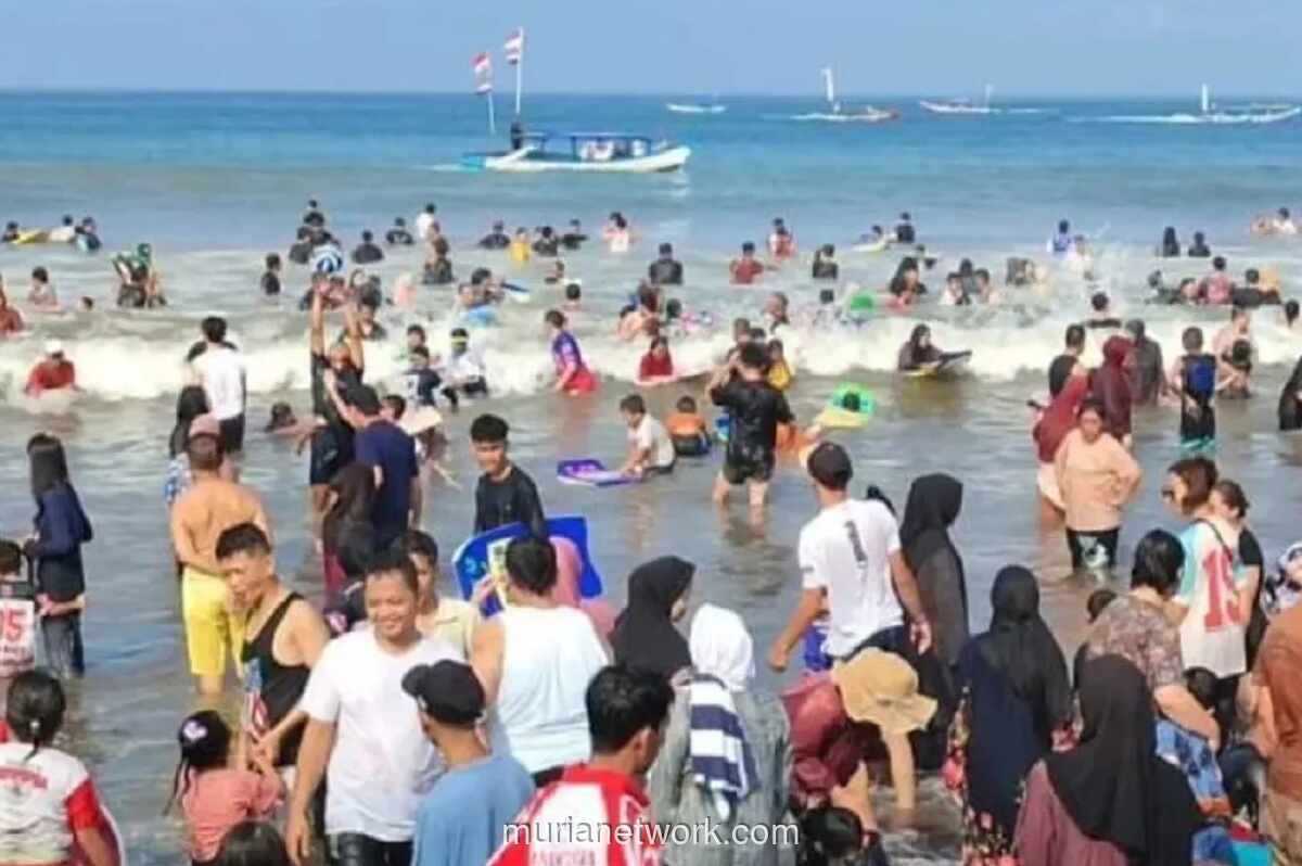 Libur Paskah, 56 Ribu Wisatawan Serbu Pantai Pangandaran