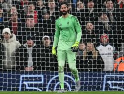 Alisson Absen Lawan Man City, Isak Kembali Berlatih