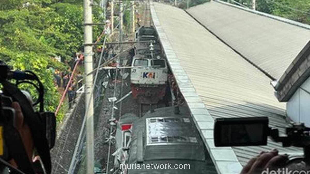 Lokomotif Kereta Jarak Jauh Berhasil Dilepas dari KRL di Bekasi Timur, 7 Tewas dan 81 Luka-Luka