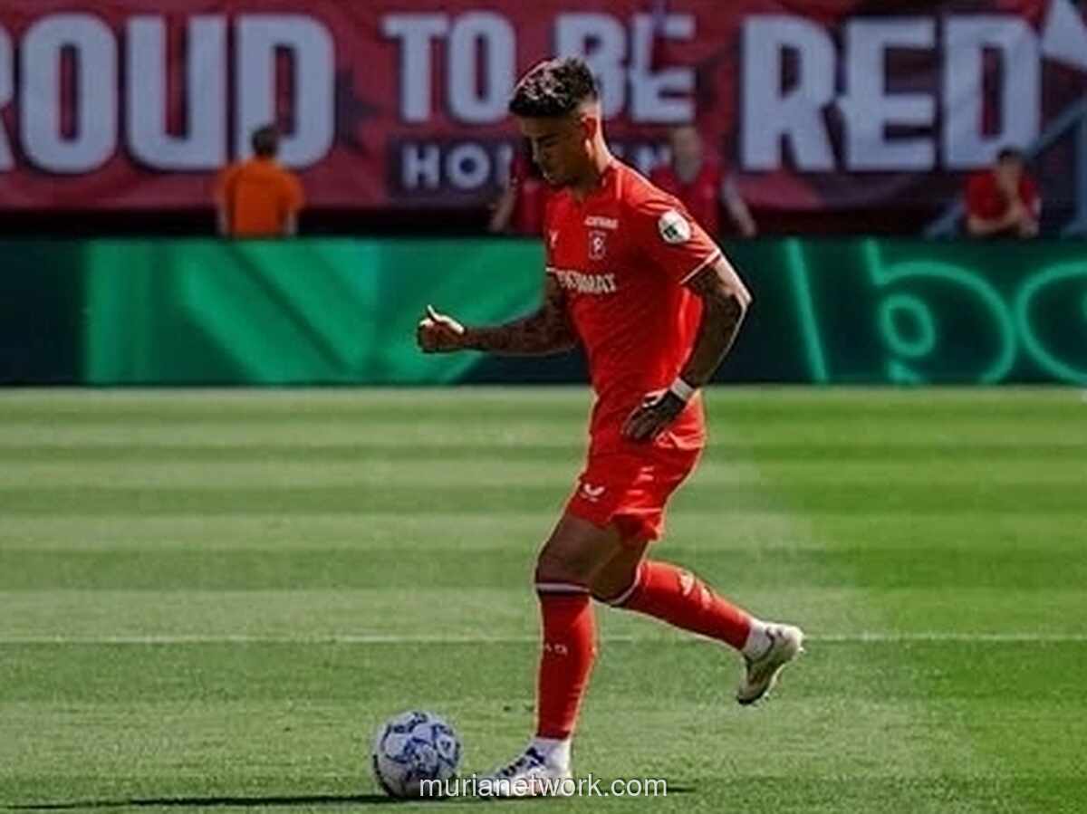 PSV Incar Mees Hilgers untuk Isi Kekosongan Bek Usai Cedera Schouten