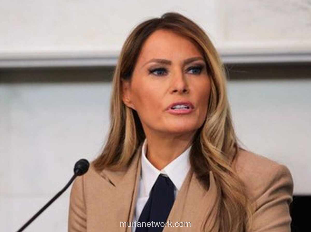 Melania Trump Bantah Keterkaitan dengan Epstein dan Desak Sidang Publik untuk Korban