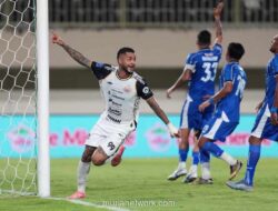 Mauricio Souza Kritik Kreativitas Lini Depan Meski Persija Taklukkan PSBS Biak