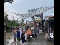 Angin Puting Beliung Terjang Brebes, Puluhan Rumah Rusak dan Listrik Padam Total