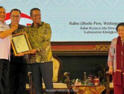 Menteri Hukum Serahkan 146 Sertifikat Hak Kekayaan Intelektual di Klungkung