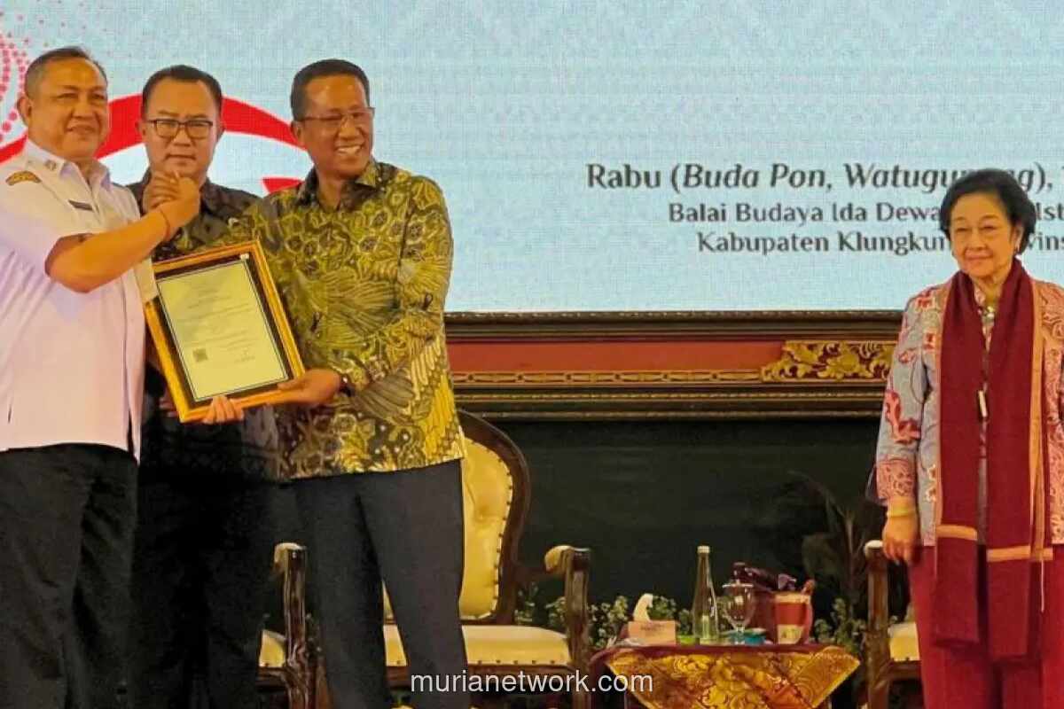 Menteri Hukum Serahkan 146 Sertifikat Hak Kekayaan Intelektual di Klungkung