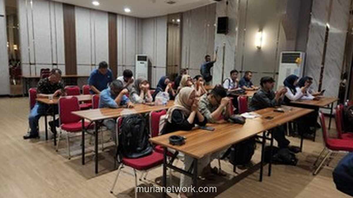 Keluarga Korban Tabrakan Kereta di Bekasi Timur Berdatangan ke RS Polri, Harapkan Kepastian Identifikasi