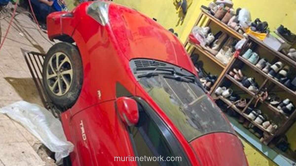 Mobil Amblas ke Dalam Septic Tank di Depok, Damkar Evakuasi 12 Jam