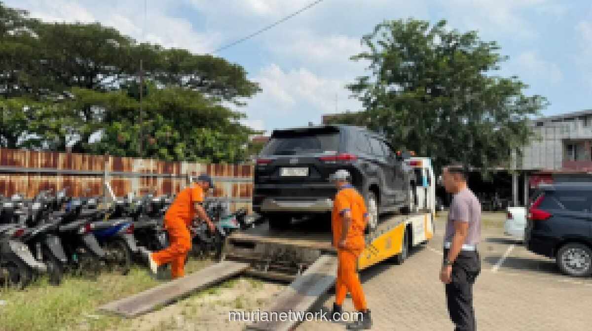 Polisi Karawang Amankan Mobil Pelaku Tabrak Lari Usai Video Viral