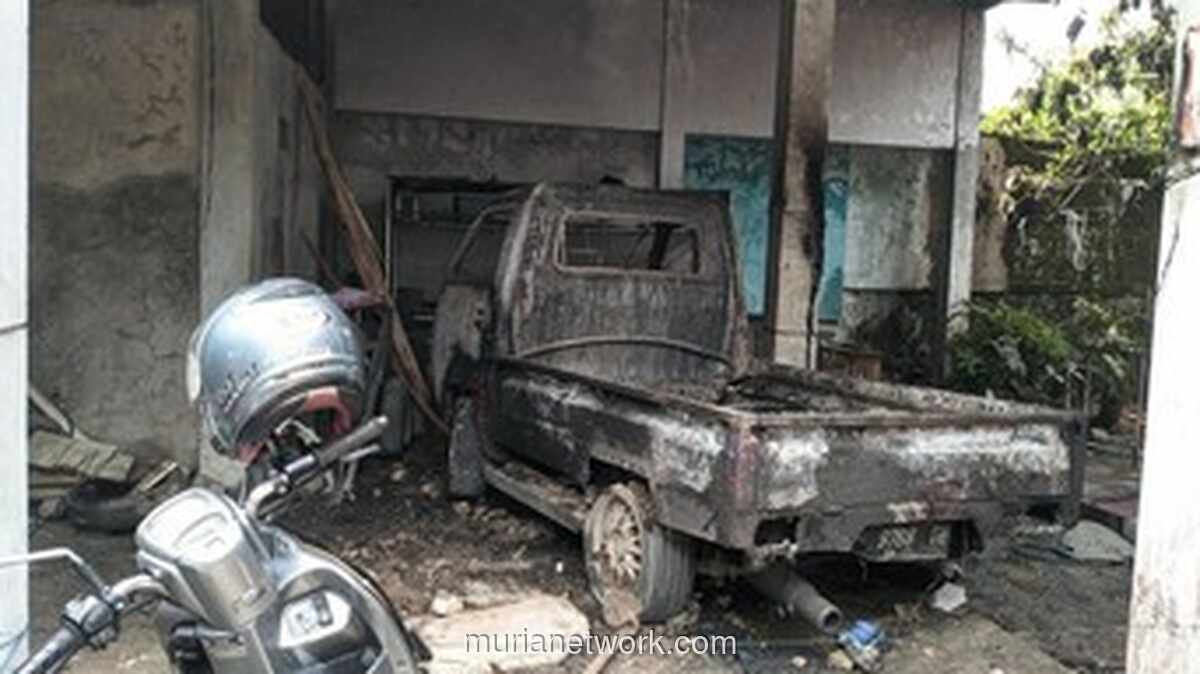 Mobil Pikap Hangus Terbakar Akibat Korsleting Saat Pemilik Isi BBM di Halaman Rumah, Bogor