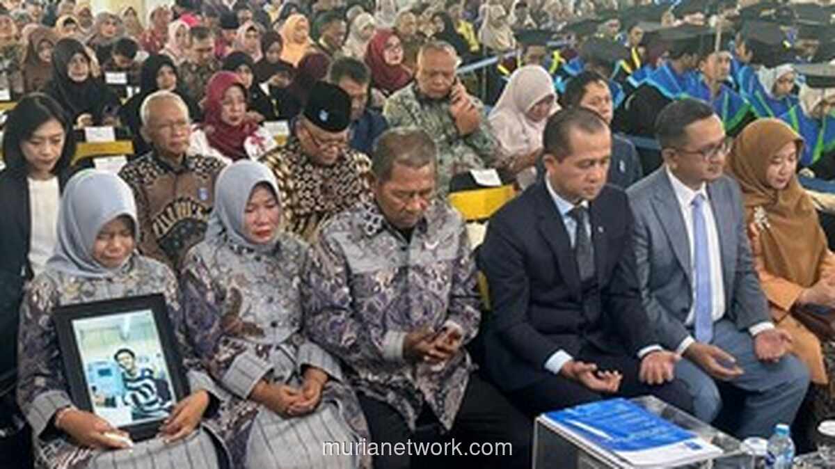 Wisuda Haru ITS, Ijazah dan Janji untuk Alumni yang Gugur Saat Mengabdi
