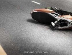 Pakaian Penumpang Terlilit Rantai, Sepeda Motor di Bojonegoro Terguling