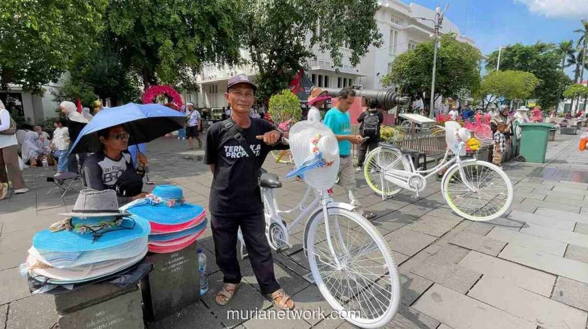 Libur Paskah Dongkrak Omzet Sewa Sepeda Ontel di Kota Tua Jakarta