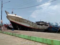 Ratusan Kapal Nelayan Cirebon Menganggur Akut Akibat Kelangkaan Solar