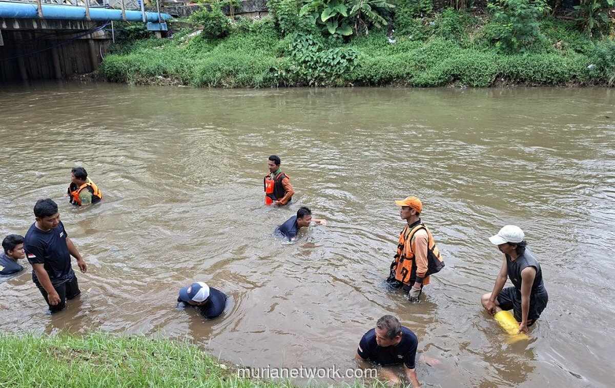 Petugas Gabungan Tangkap 217 Kg Ikan Sapu-Sapu di Waduk Bojong dan Kali Pesanggrahan Jakarta Barat