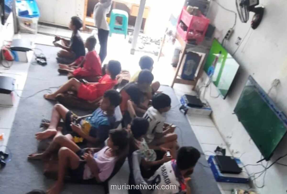 Pemilik Rental PlayStation Sambut Gembira Pembatasan Media Sosial untuk Anak
