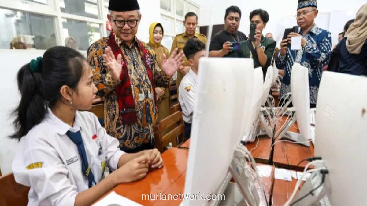 Pemkot Surabaya Akan Evaluasi SMP yang Izinkan Siswa Bawa Motor