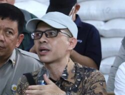 Sidak Menteri Pertanian ke Gudang Bulog Karawang, Akademisi Nilai Stok Beras Nasional Melimpah dan Transparan